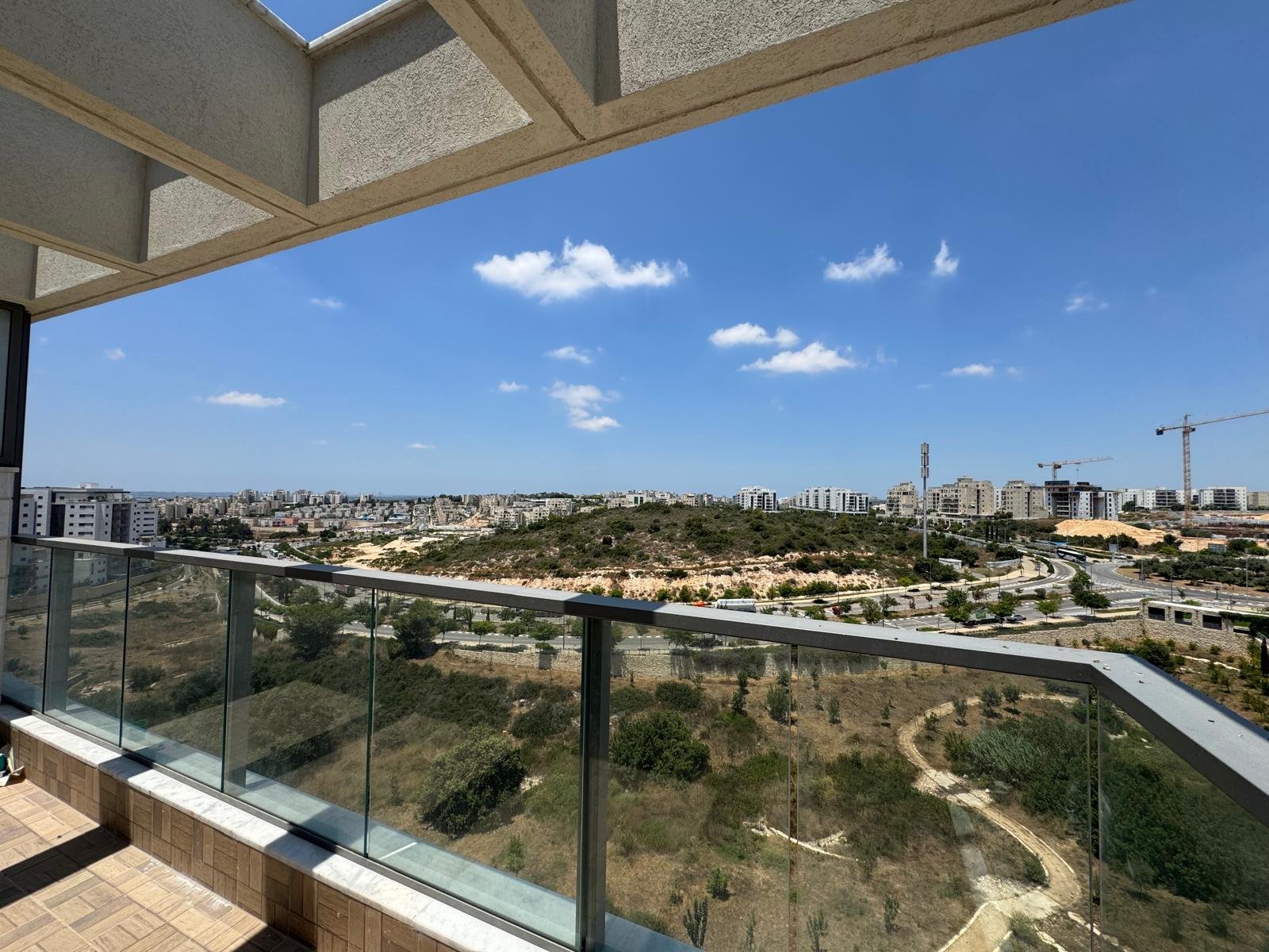 למכירה: דירת 4 חדרים חדשה מקבלן ברחוב רקפת השקט