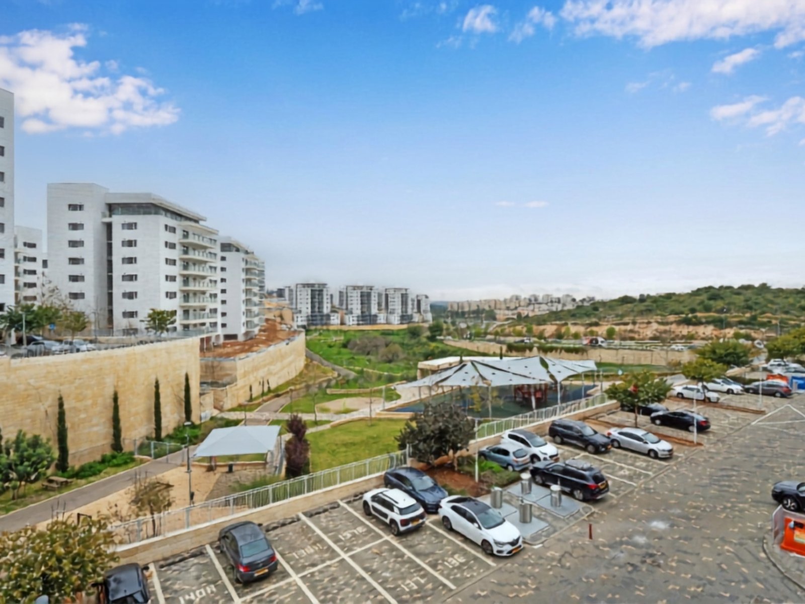 דירת 5 חדרים מרווחת ומשודרגת בדרך ארץ, שכונת הפרחים
